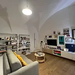 La Finestra Su Chiaia